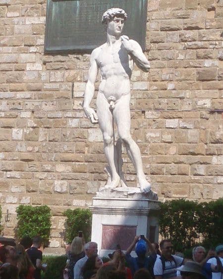 superbe statue très ancienne