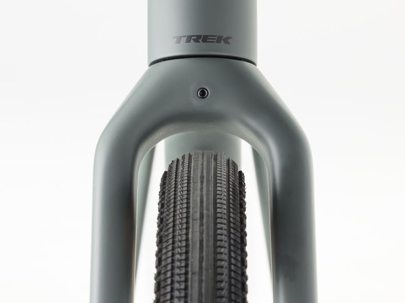 on peu mettre des pneus larges et lisse pour plus de confort et de securité