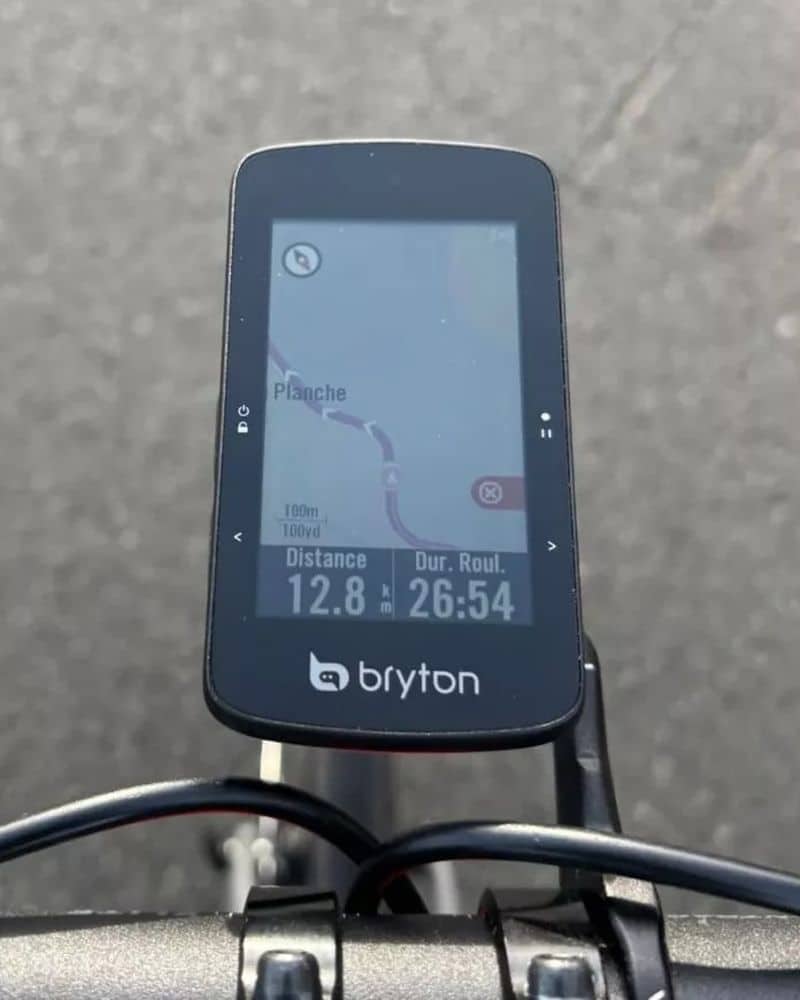 un affichage lisible sur le guidon du velo