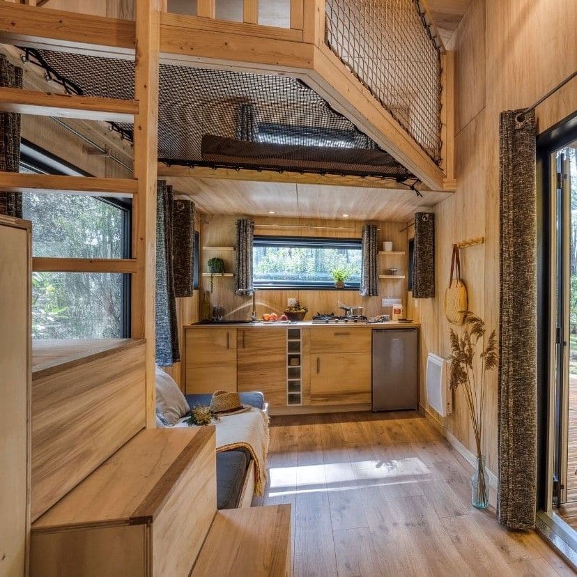 photo de l'interieue d'une tiny house qui montre l'aménagement