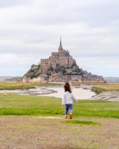 photo du mont saint michel en bretagne lors d'un voyage a velo