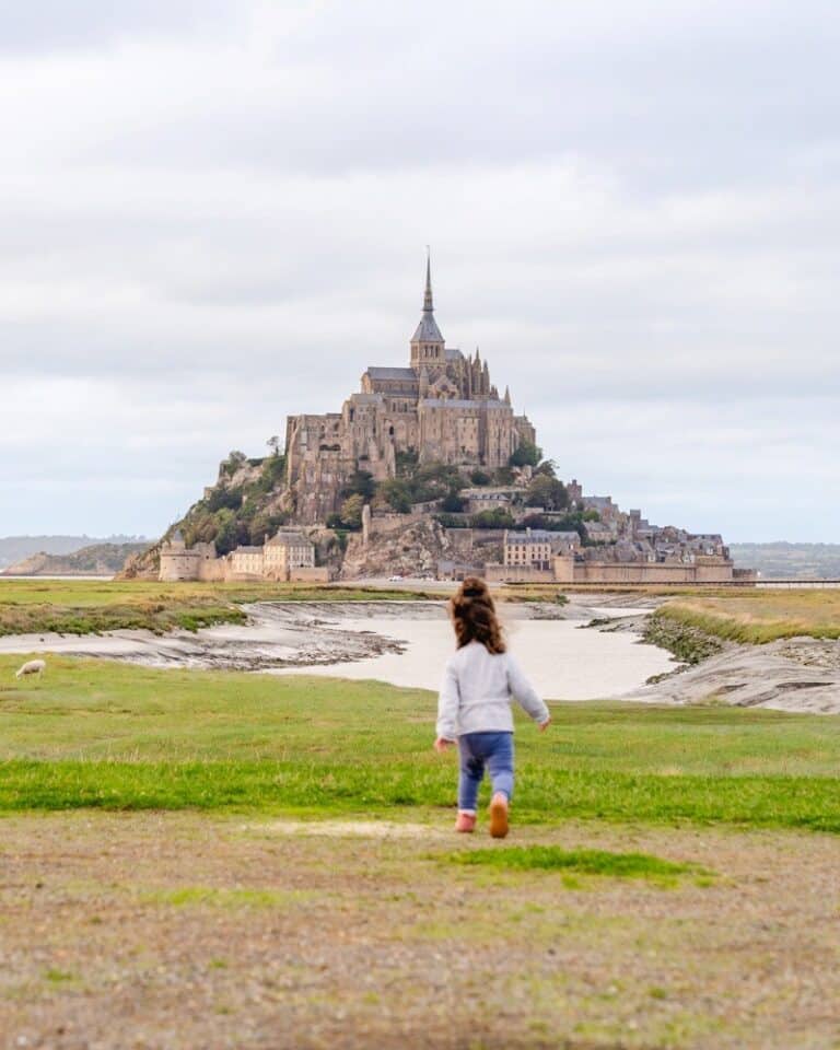photo du mont saint michel en bretagne lors d'un voyage a velo