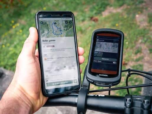 photo du gps garmin edge 1040 sur un guidon